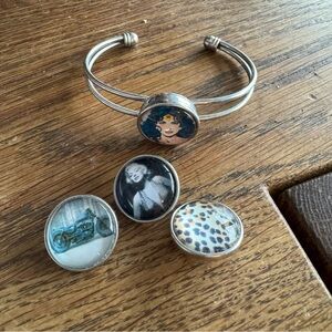 Bracelet with interchangeable faces